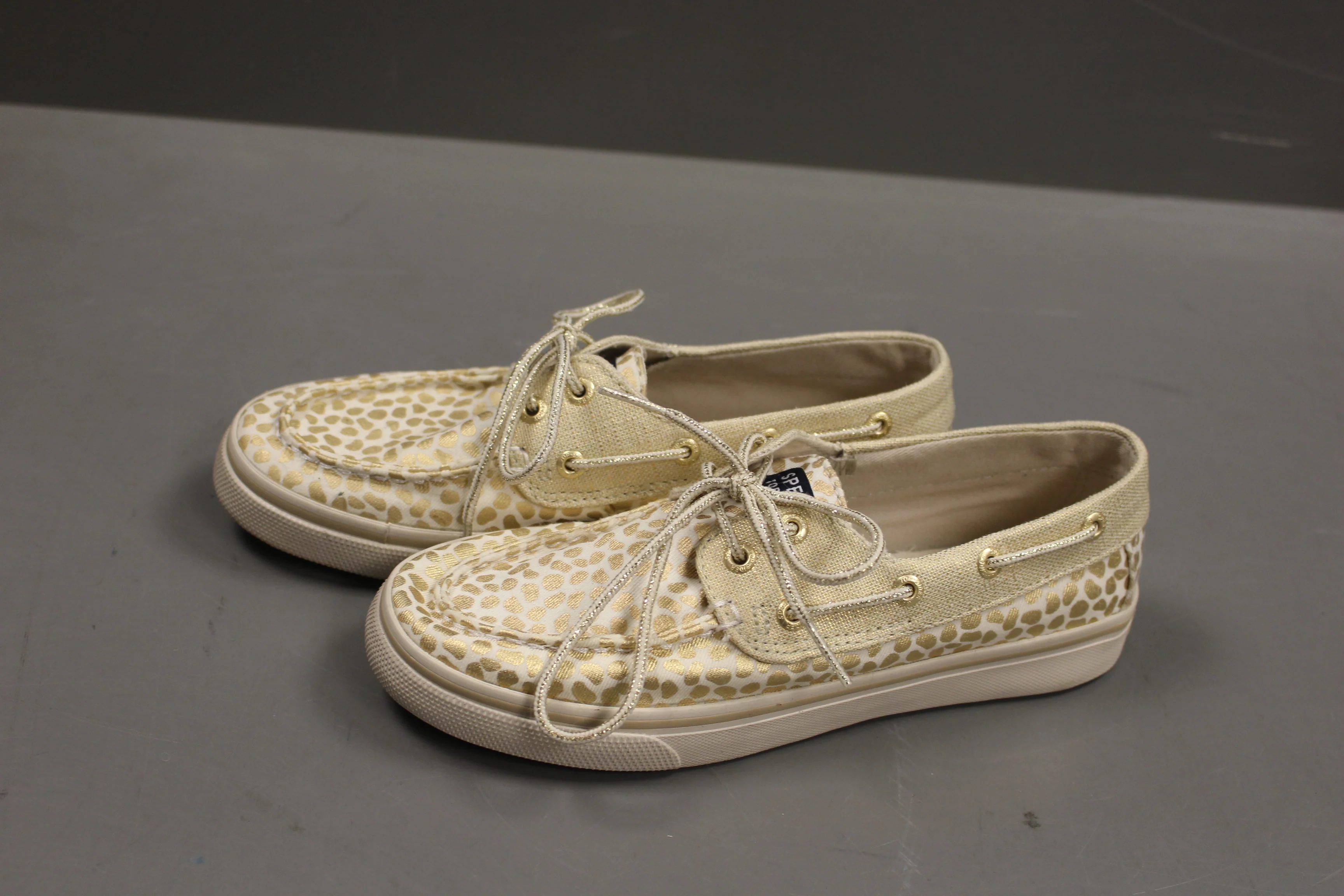 Sperry Womens Canvas Top-Sider Shoe. Size: 3M, Tan - Image 2