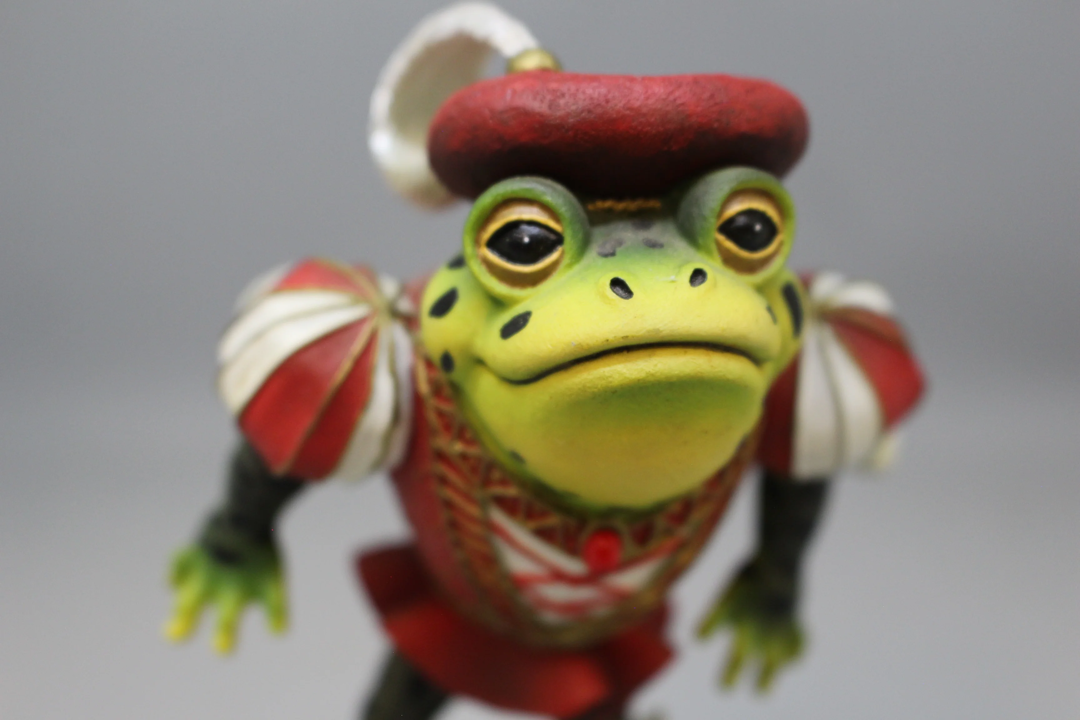 Stouffer Kurt Adler You Have to Kiss a lot of Frogs Figurine - Musical - Used - Image 3