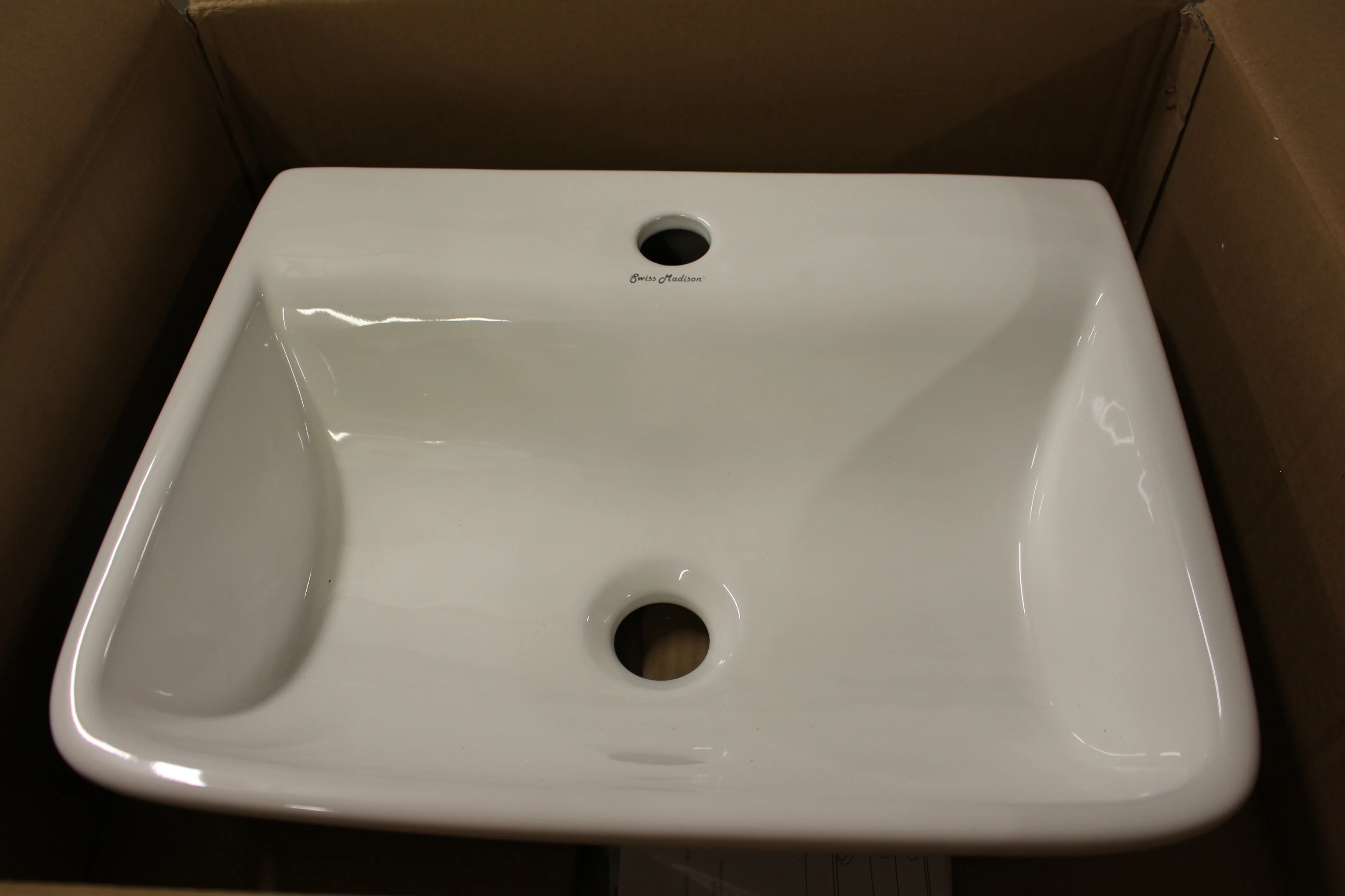 Swiss Madison St. Tropez 14" Rectangular Ceramic Wall Mount Sink - White - New