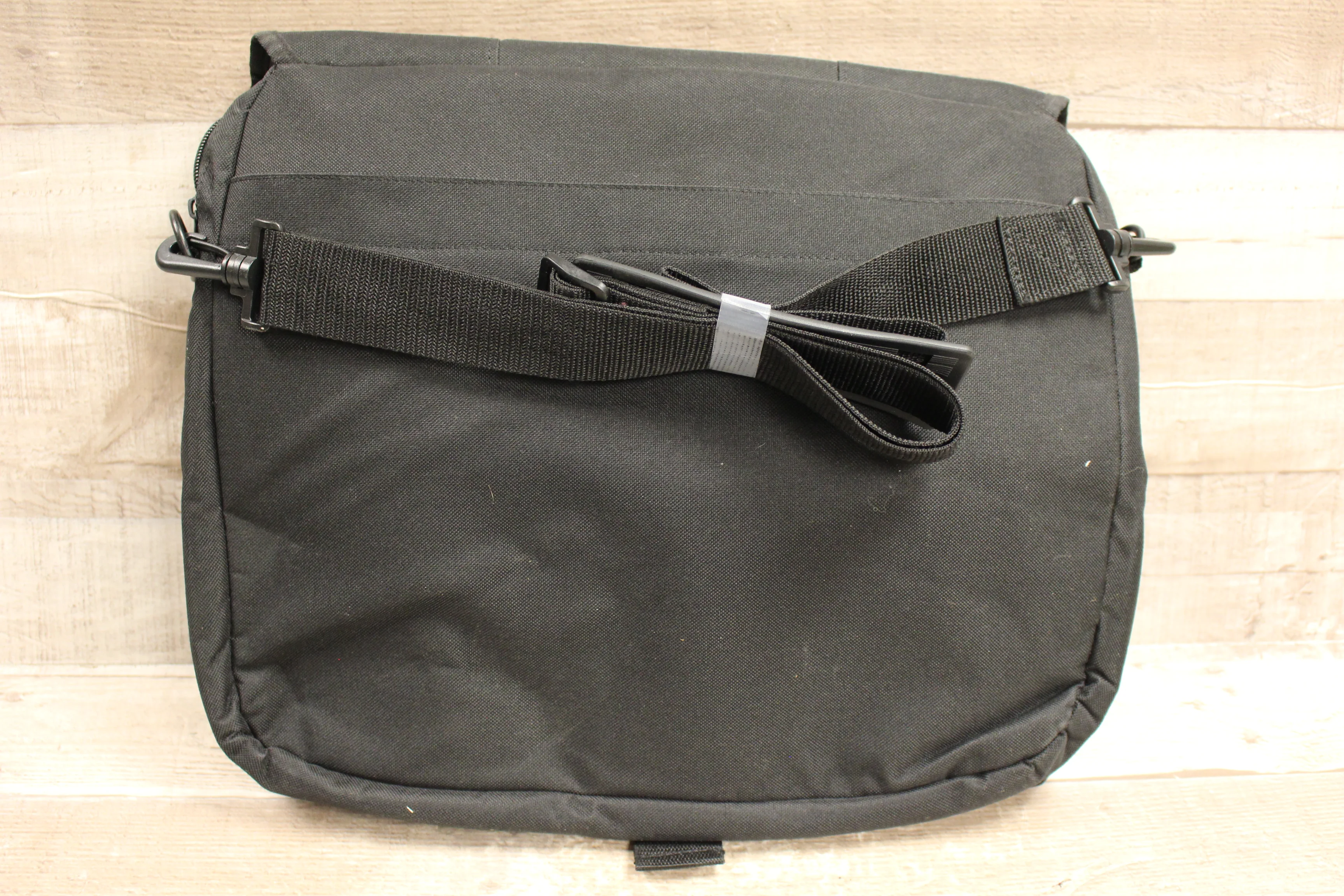 Targus Over The Shoulder Laptop Carrying Case -Black -Used - Image 3