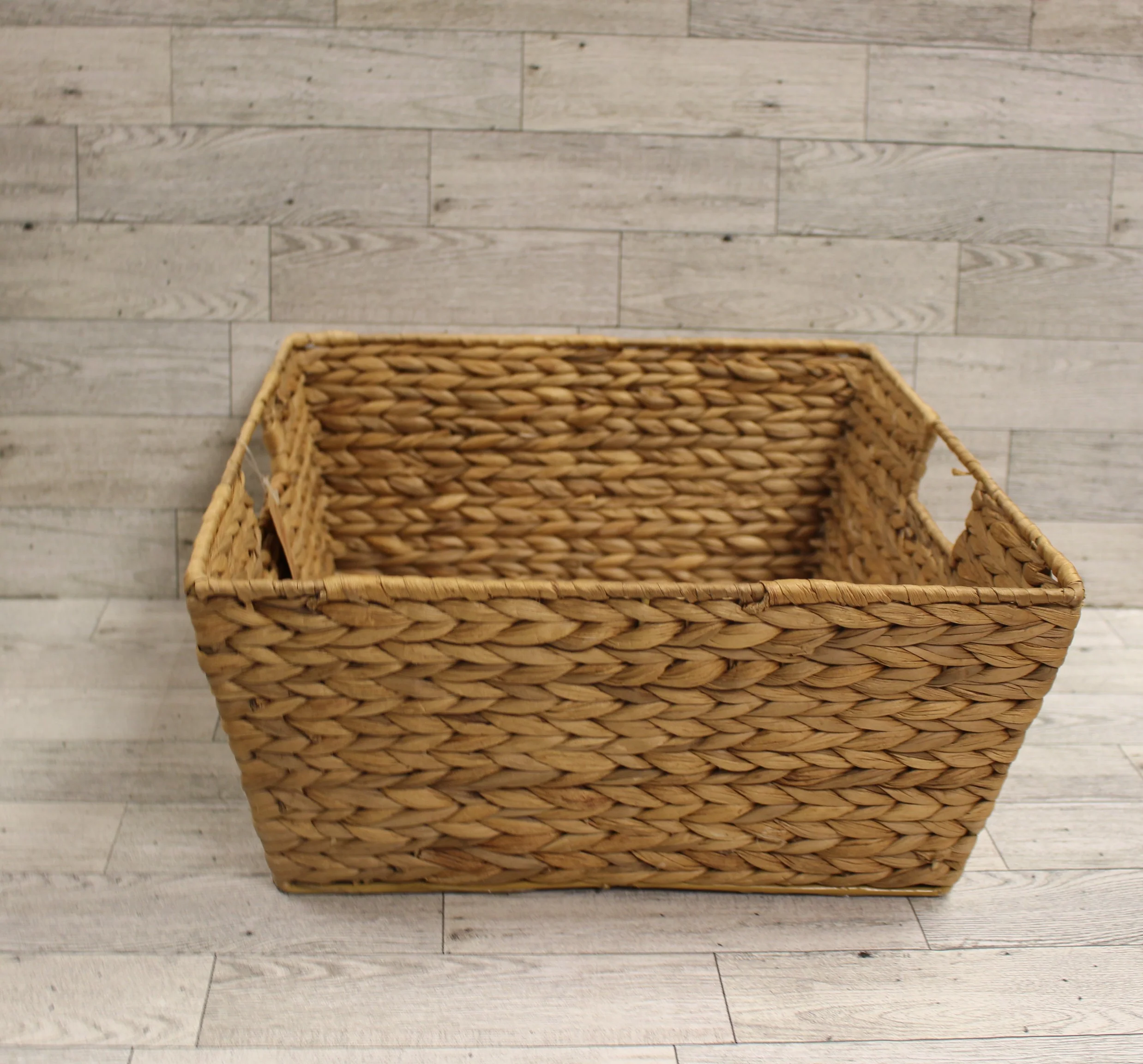 Trader Joe's Water Hyacinth Basket - Large - New - Image 2