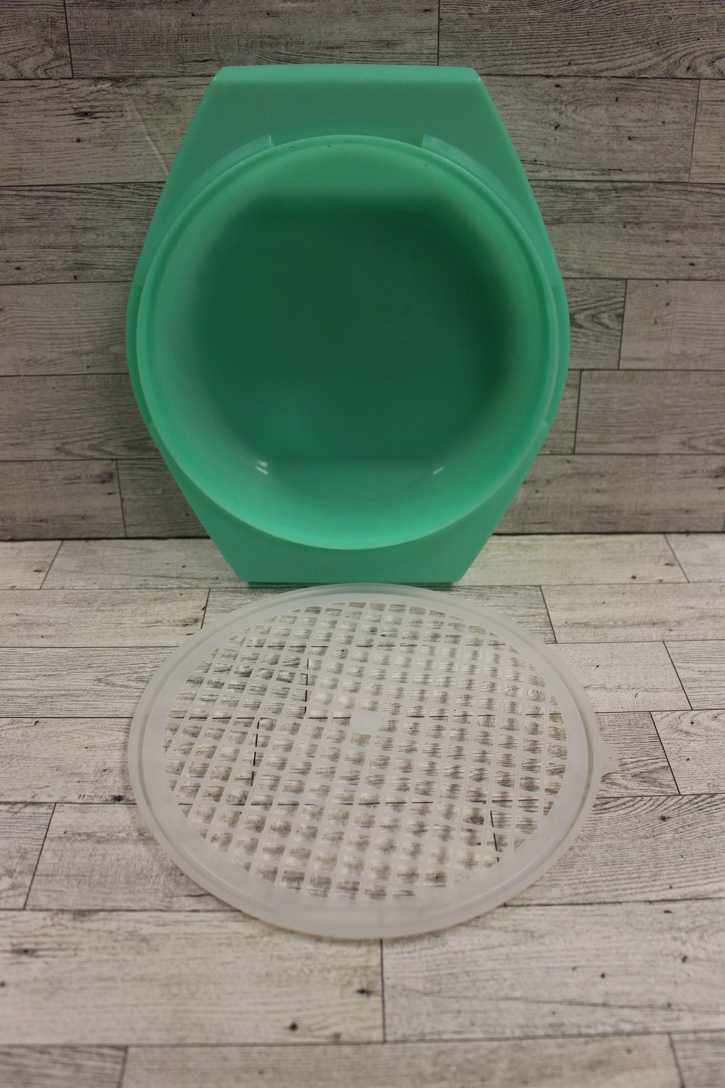 Tupperware Jade Collander with 516-7 Strainer Lid - Used - Image 2