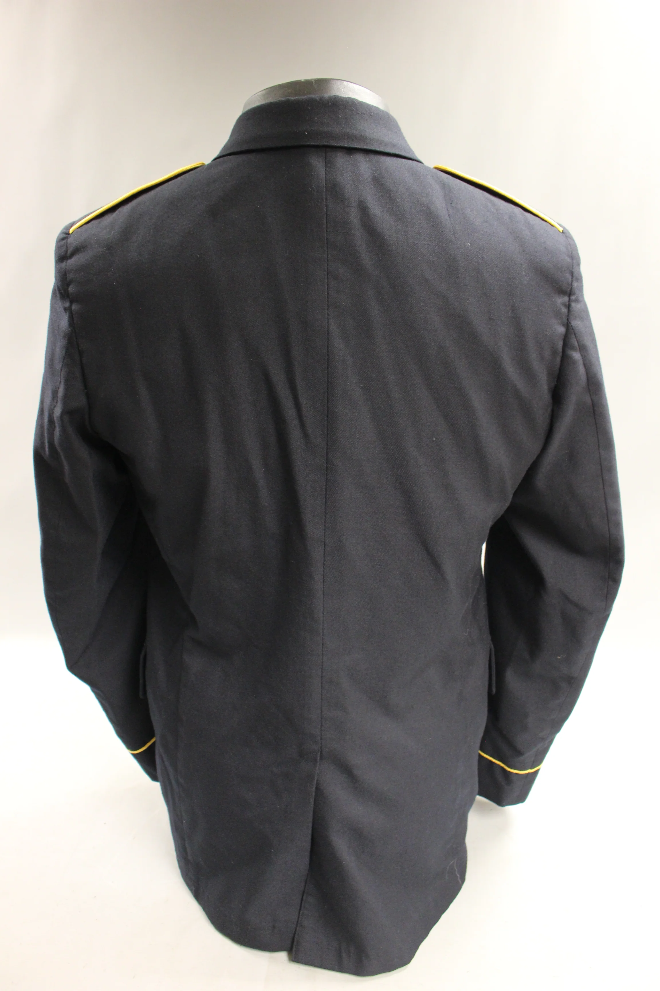 US Army ASU Man's Dress Coat - Size: 38L Classic - 8405-01-552-2936 - Used - Image 3