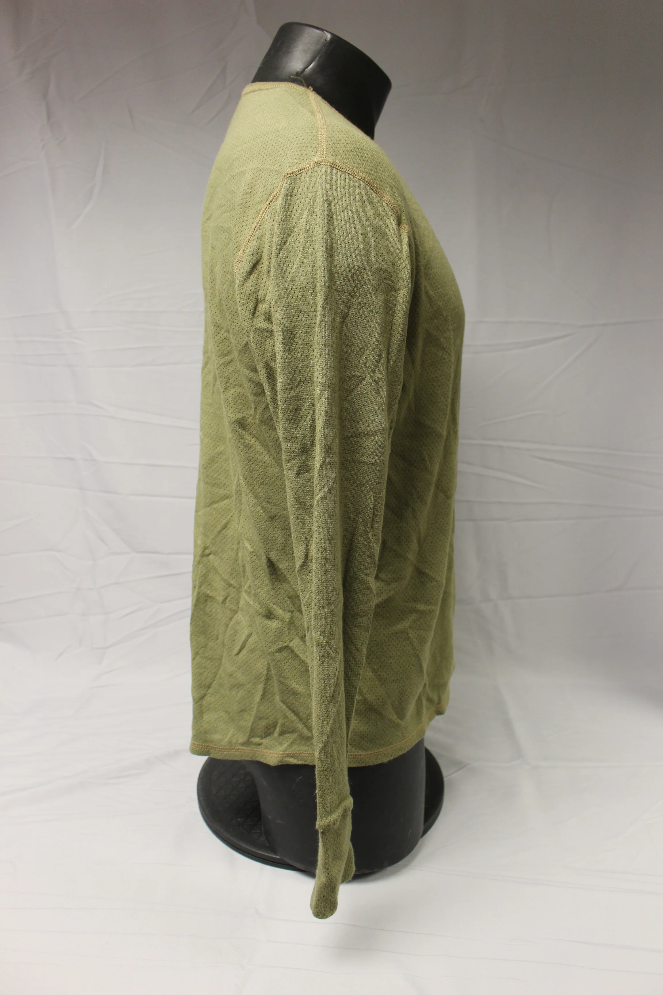 US Army Flame Resistant Undershirt - Medium Short - 8415-01-643-2730 - Used - Image 3