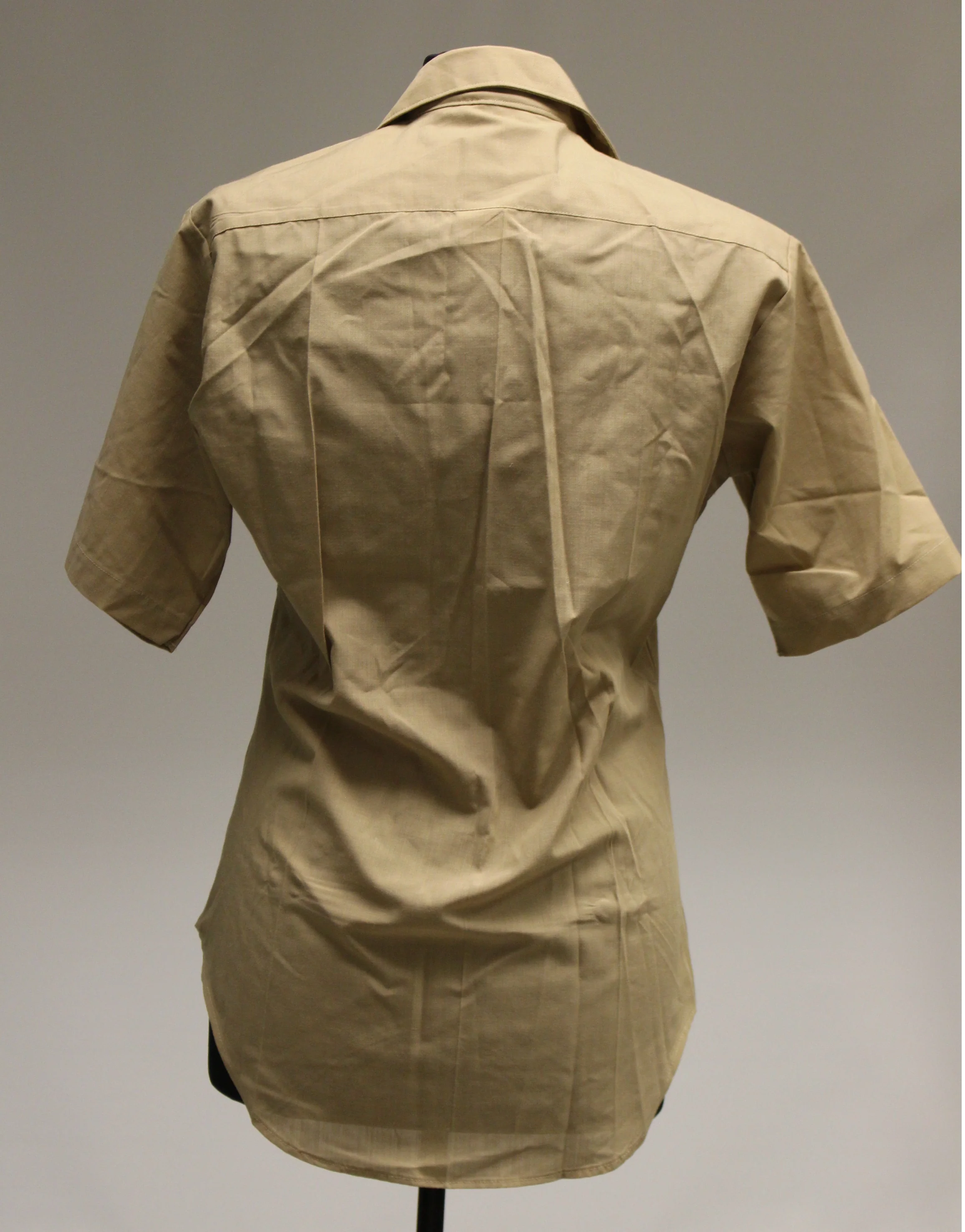 US DSCP Men's Tan Khaki Short Sleeve Shirt - Size: 16 - 8405-01-515-8976 - Used - Image 2