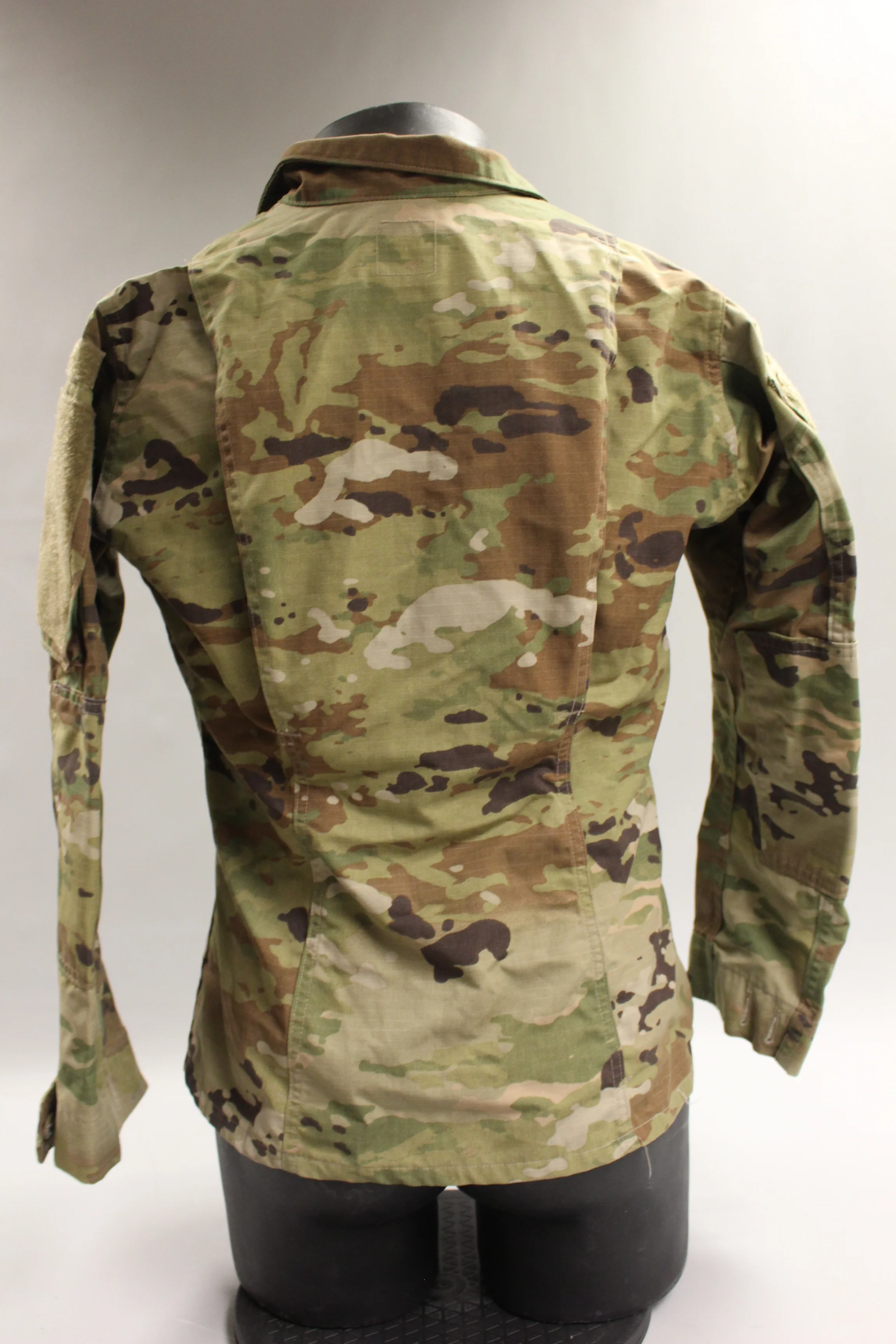 US Female OCP Combat Uniform Coat - 8415-01-623-3299 - 33 Short - Used - Image 2