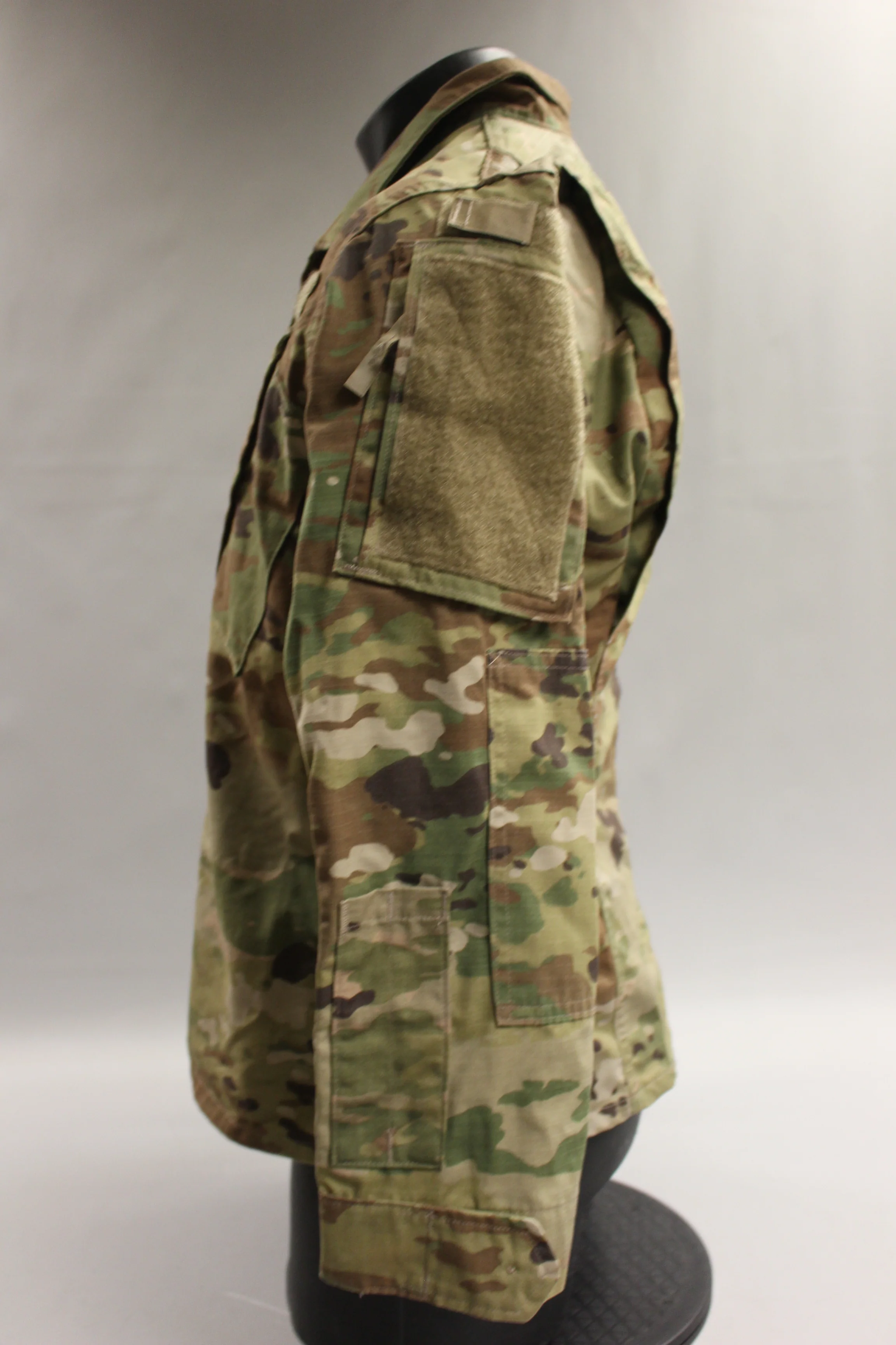 US Female OCP Combat Uniform Coat - 8415-01-623-3299 - 33 Short - Used - Image 3