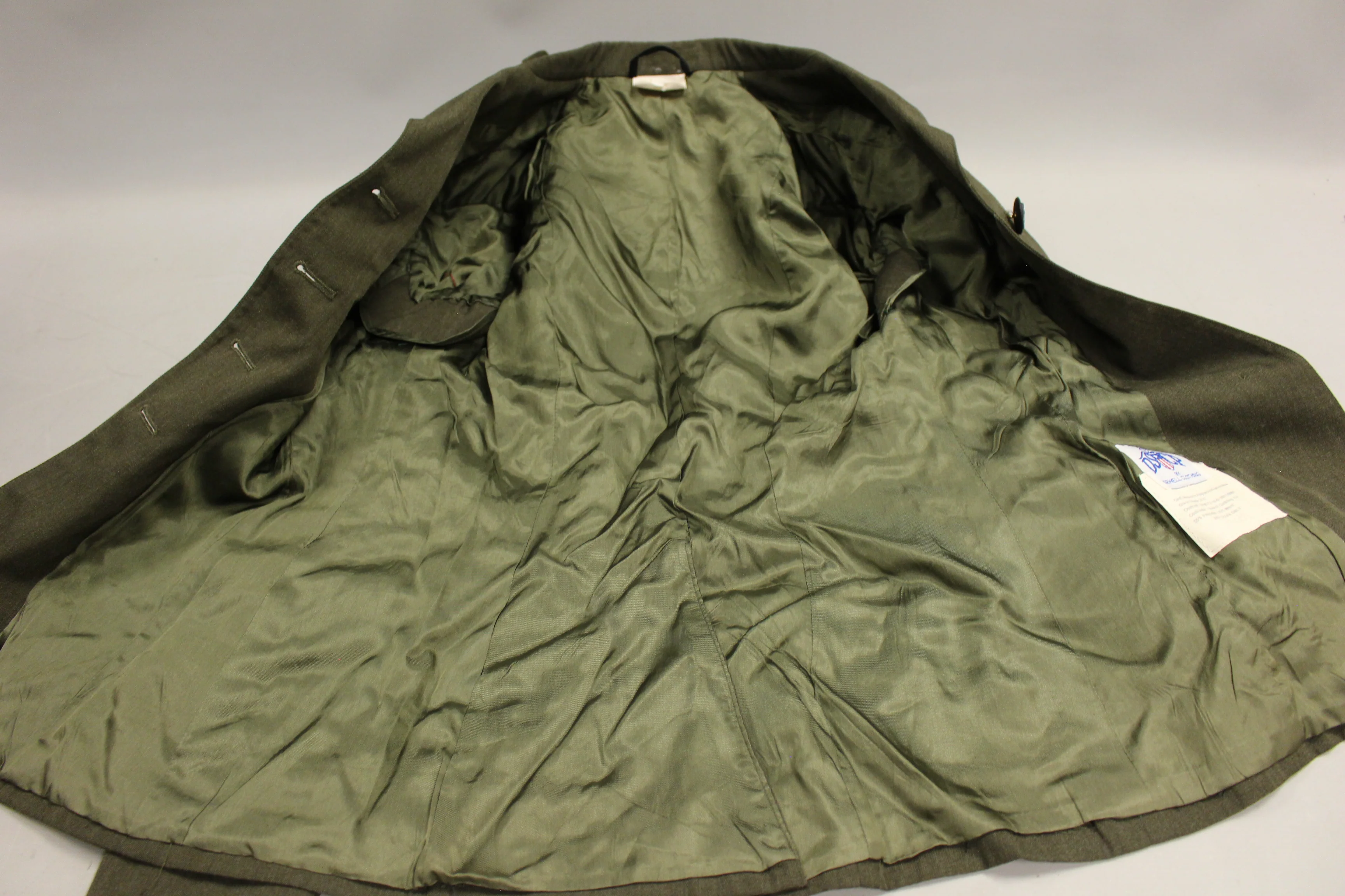 US Marine DSCP Woman's Poly/Wool Coat - 8410-01-413-2806 - 8MR - Used - Image 7