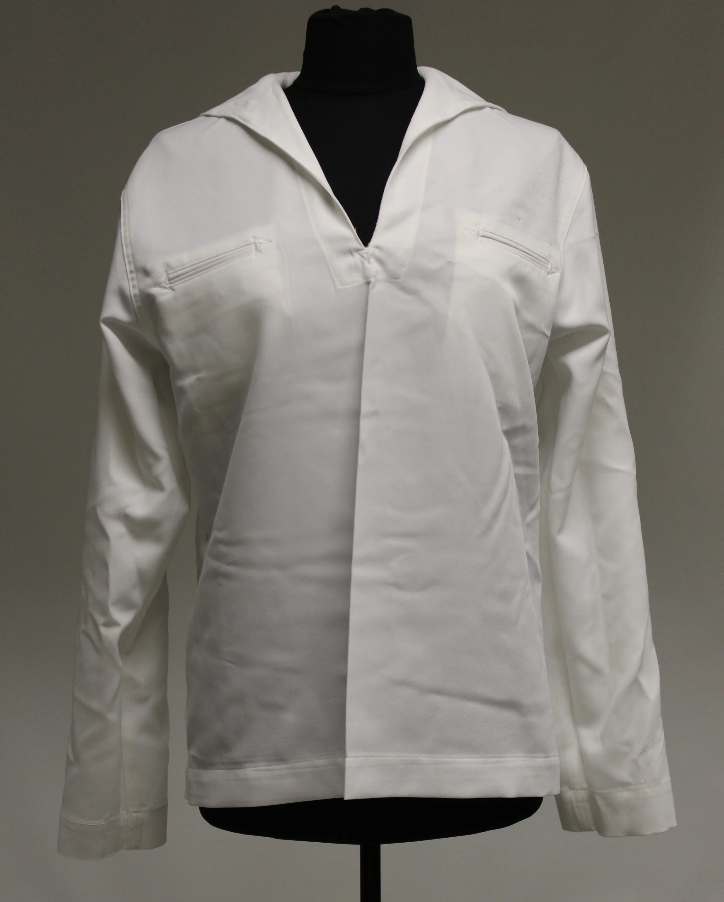 US Navy Man's White Jumper Top - 8405-01-076-1968 - Size: 42XL - Used