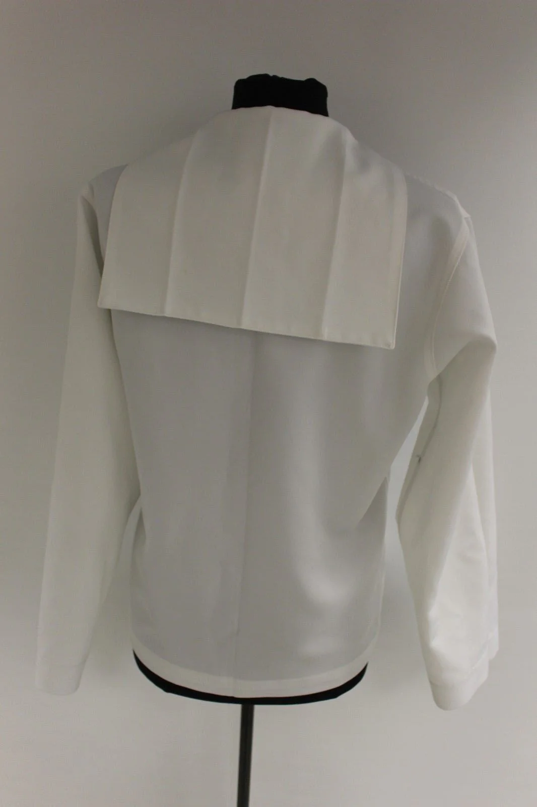 US Navy Man's White Jumper Top - 8405-01-076-1971 - Size: 44LR - Used - Image 2