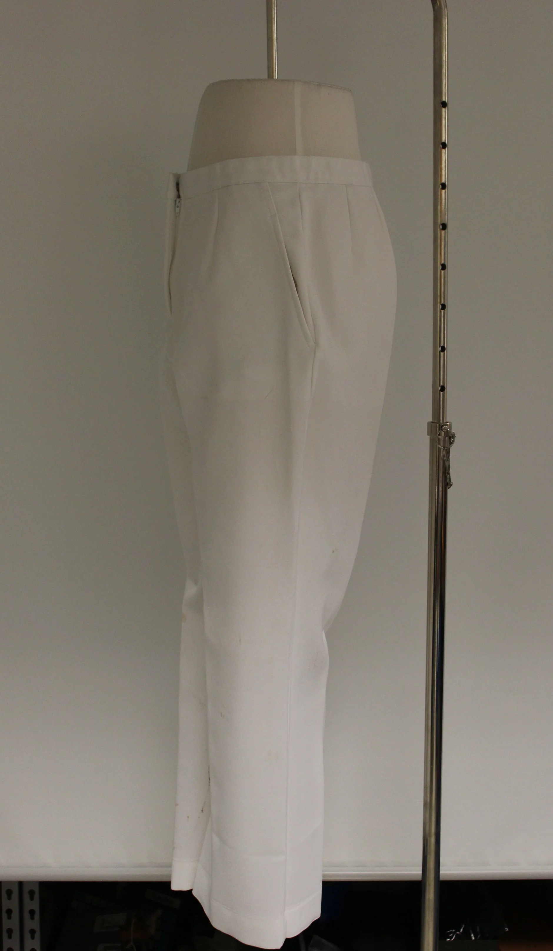 US Navy Women's White Slacks, Size: 16 MP, NSN: 8410-01-311-9679 - Image 4