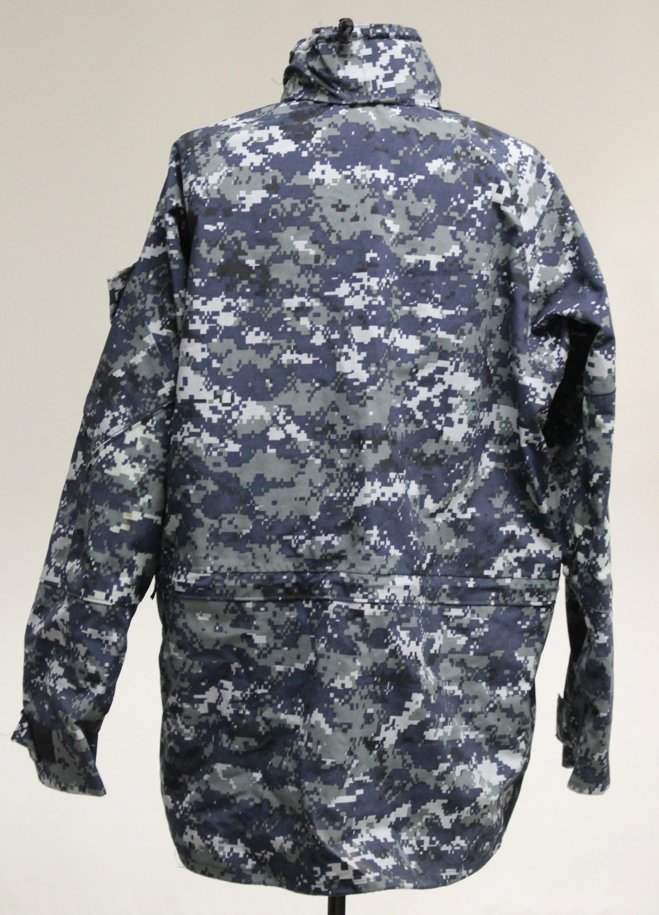 USN Navy Gore-Tex Working Parka - Medium XLong - 8415-01-539-9931 - Used - Image 2