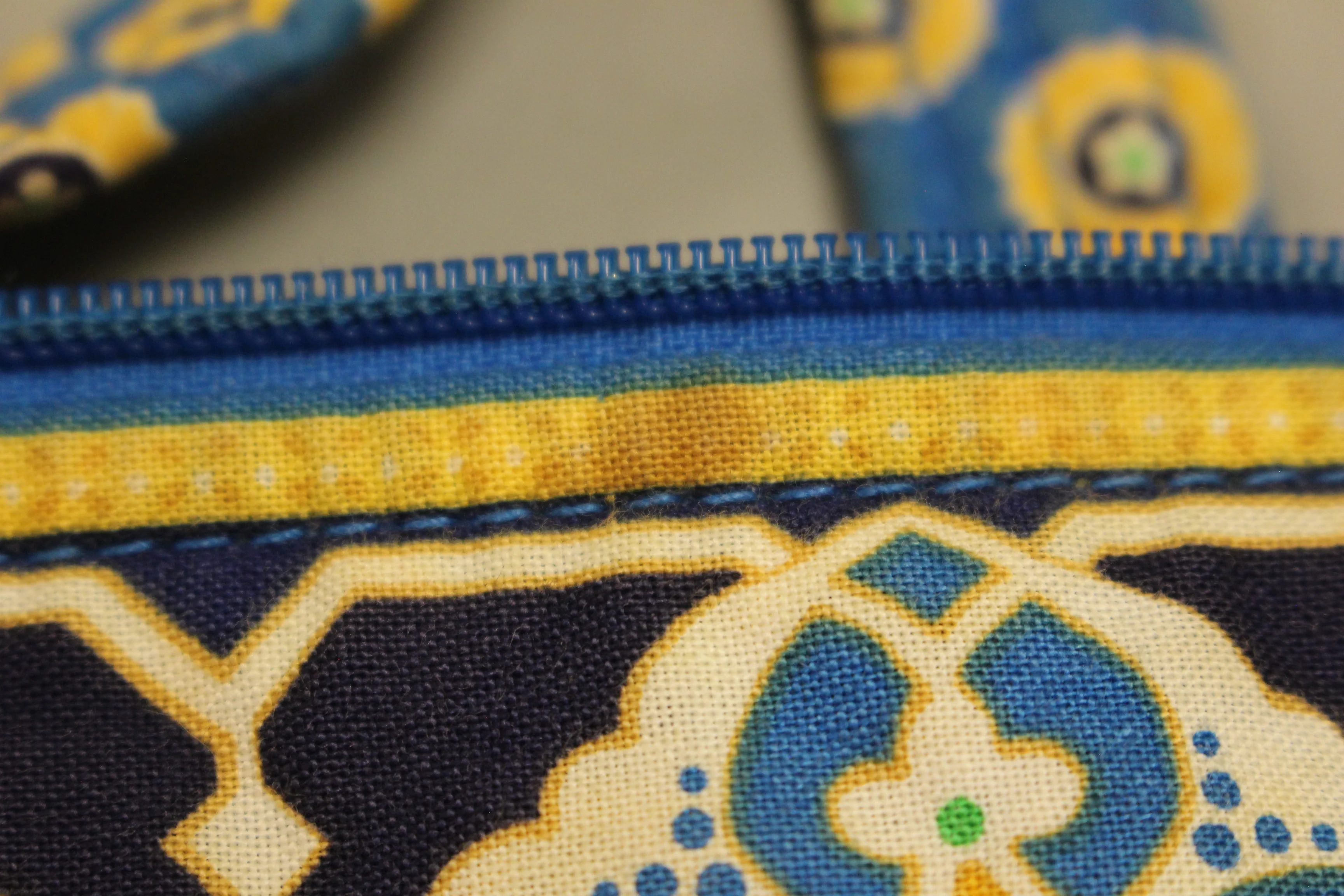 Vera Bradley Riviera Blue Medium Shoulder Bag - Used - Image 10