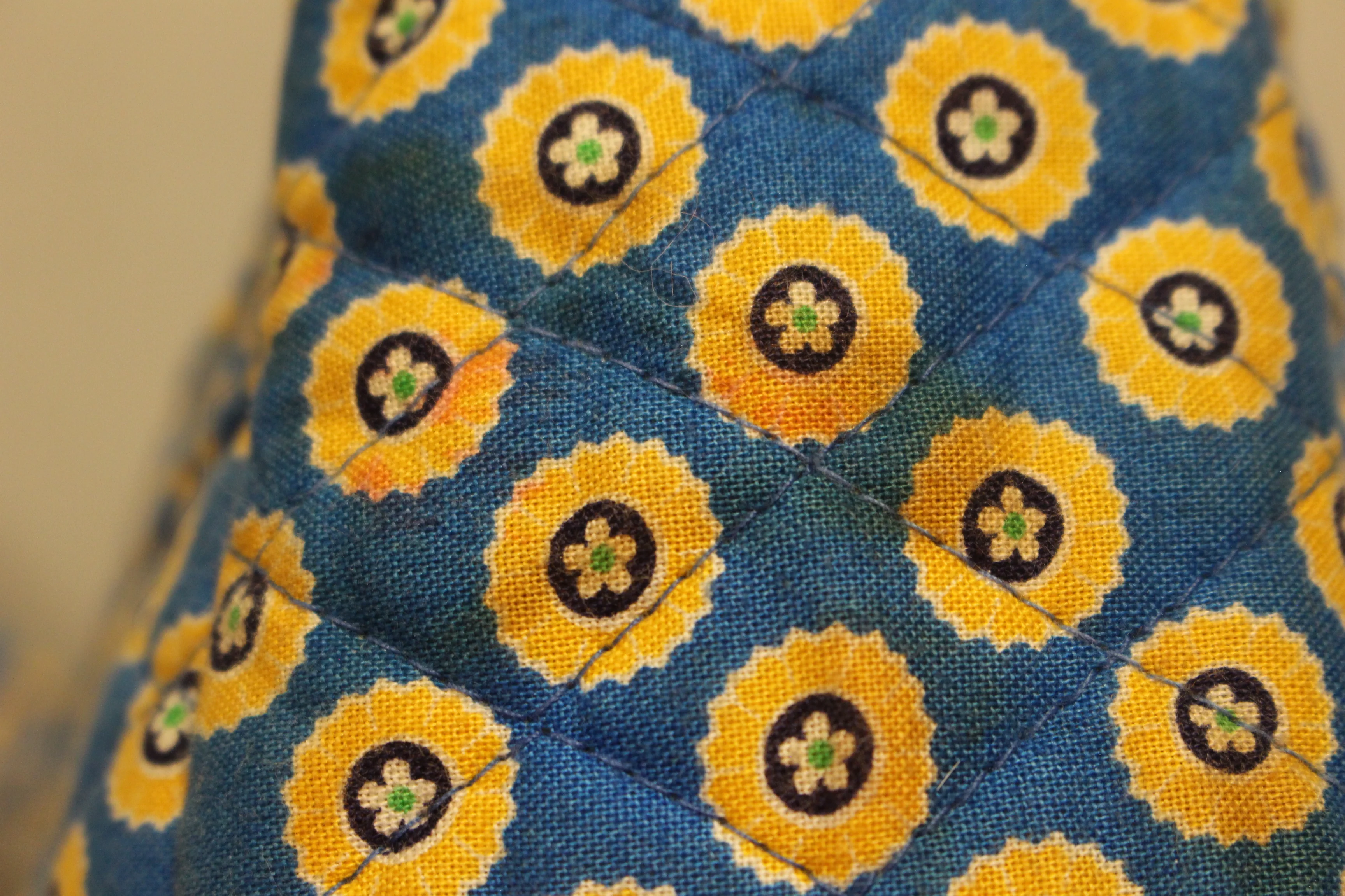 Vera Bradley Riviera Blue Medium Shoulder Bag - Used - Image 7