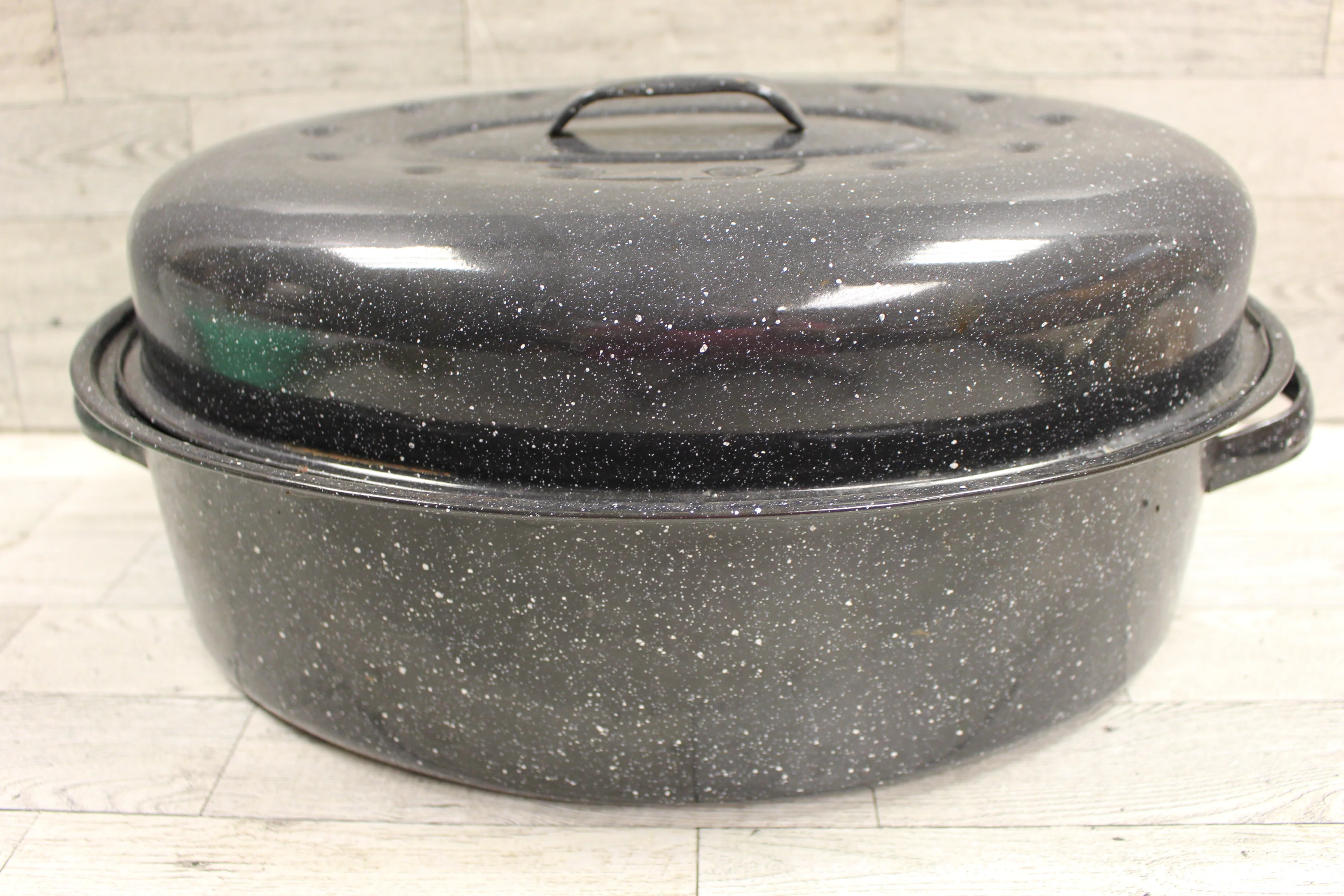 Vintage 16" Black Enamel Speckle Oval Roasting Pan with Lid - Used - Image 2