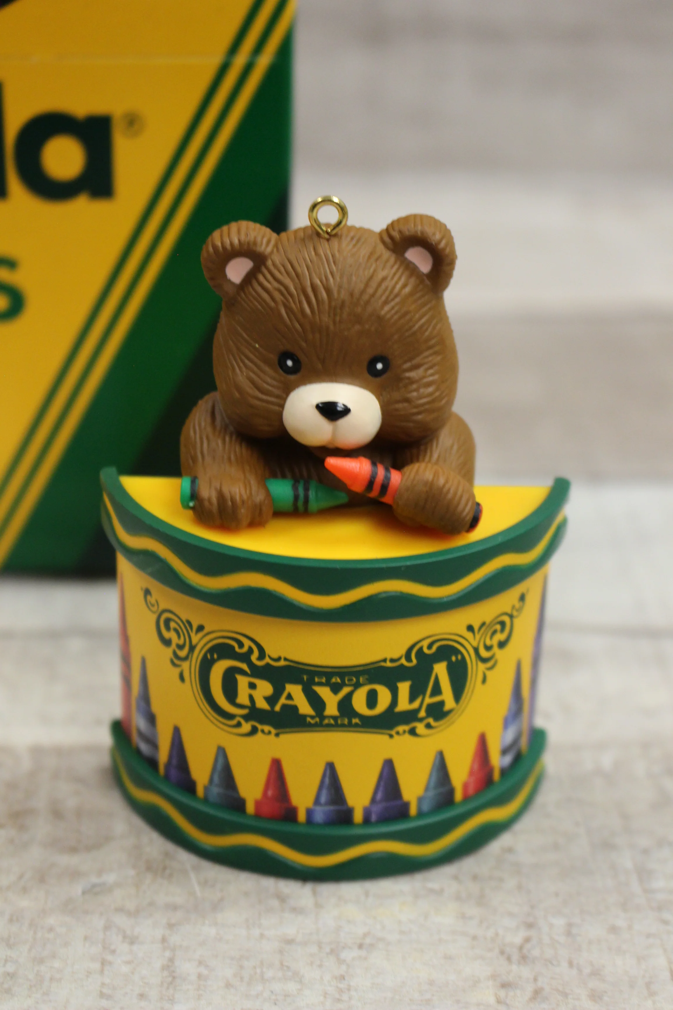 Vintage 1992 Crayola Crayon Tin Gift Set with 64 Count Crayons & Bear Ornament - Image 3