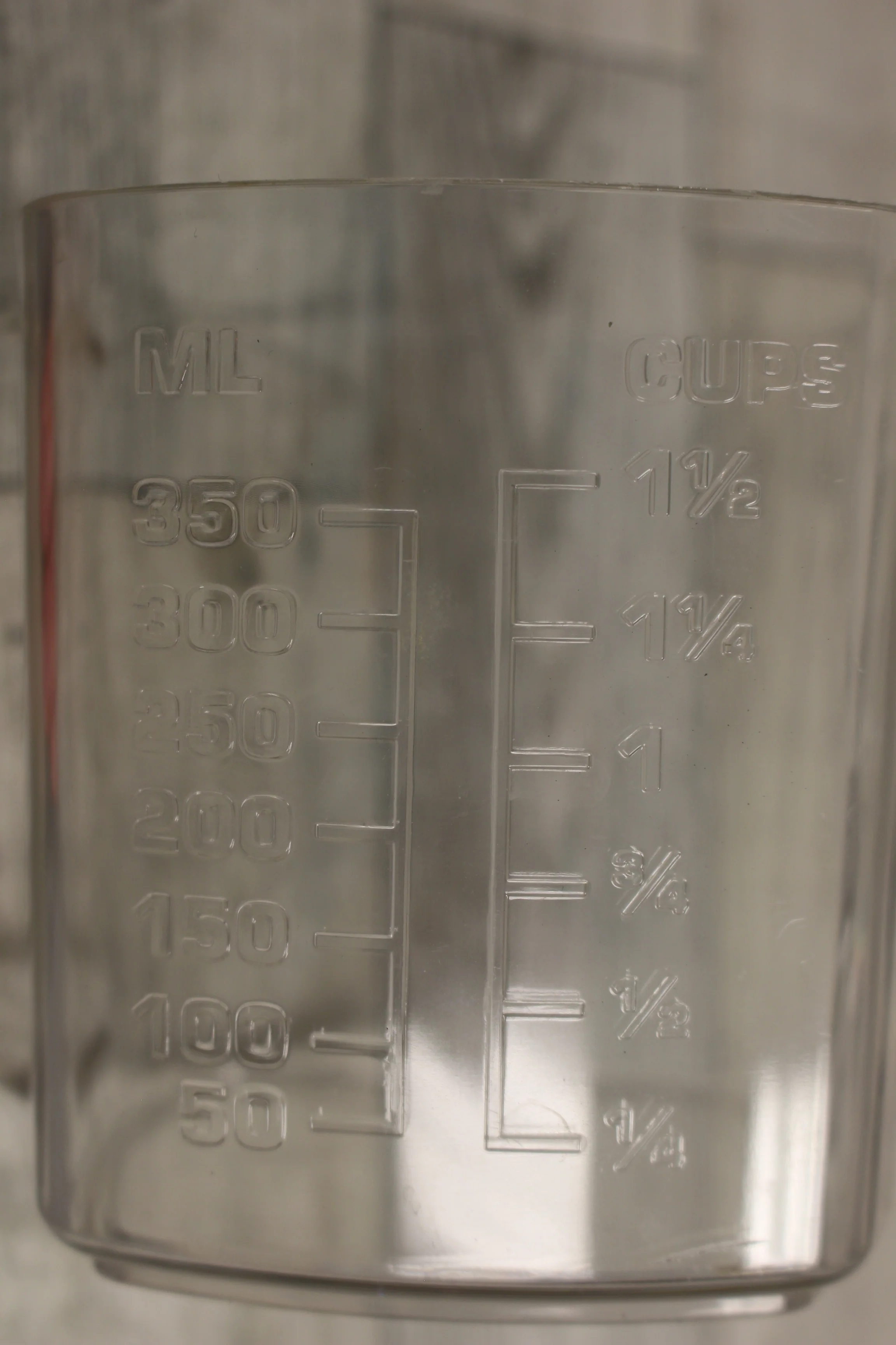 Vintage Arrow Measuring Cup - Measures cups & mL - Unique Pouring Spout - Used - Image 2