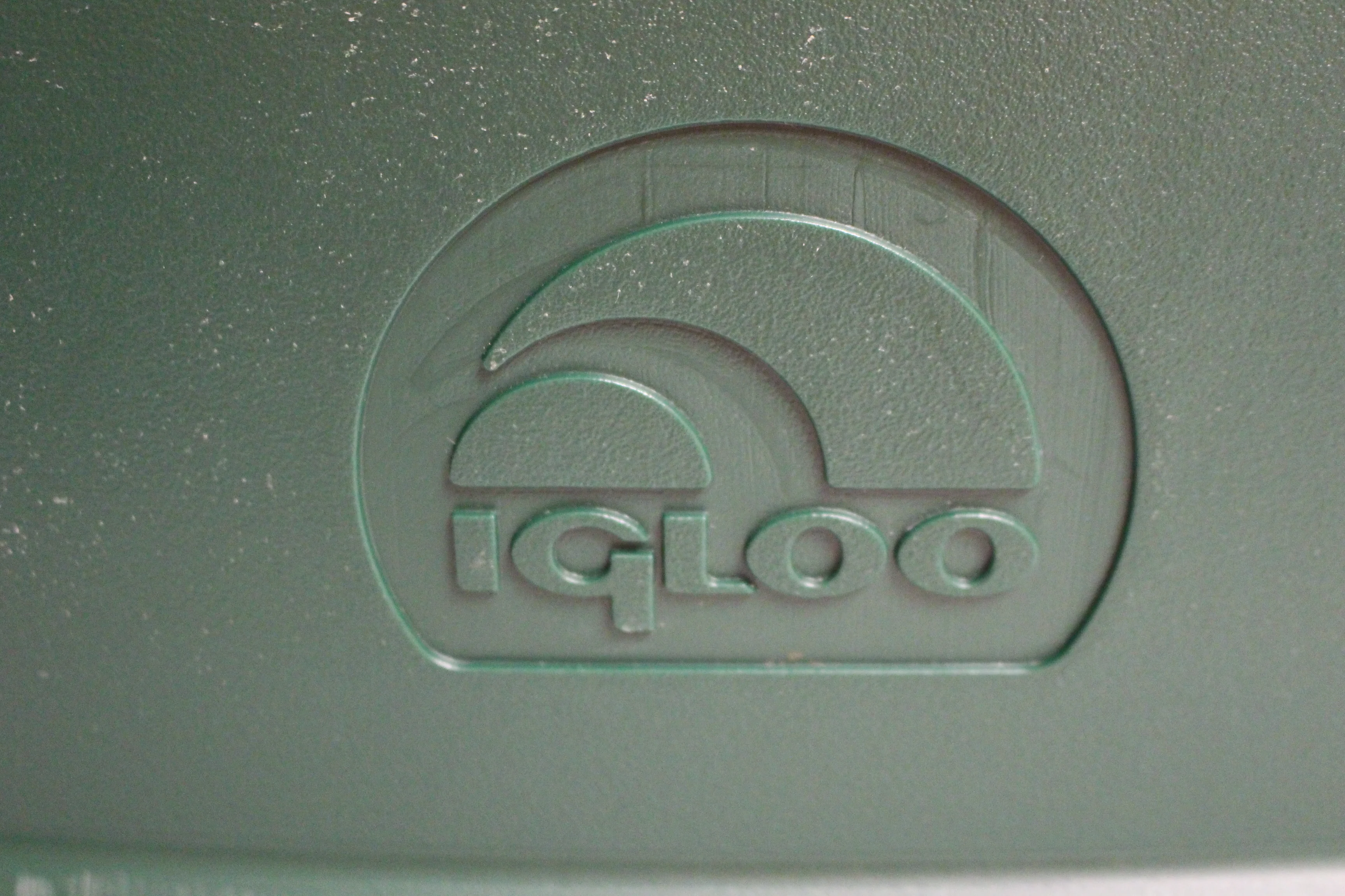 Vintage Igloo 48 Quart Green/Tan Cooler - Used - Image 3