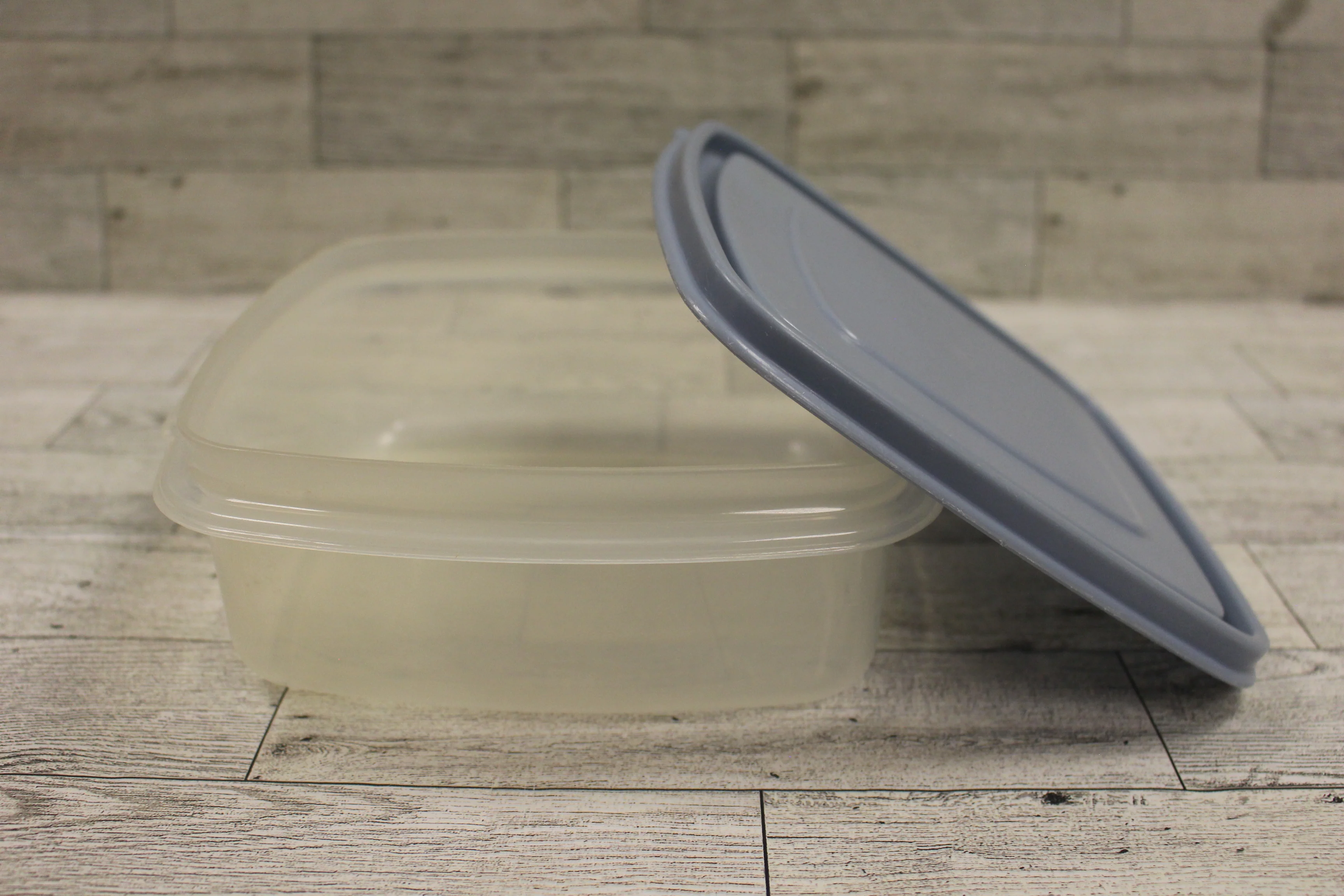 Vintage Rubbermaid Servin' Saver Container with Light Blue Lid - 5 cup - 0012
