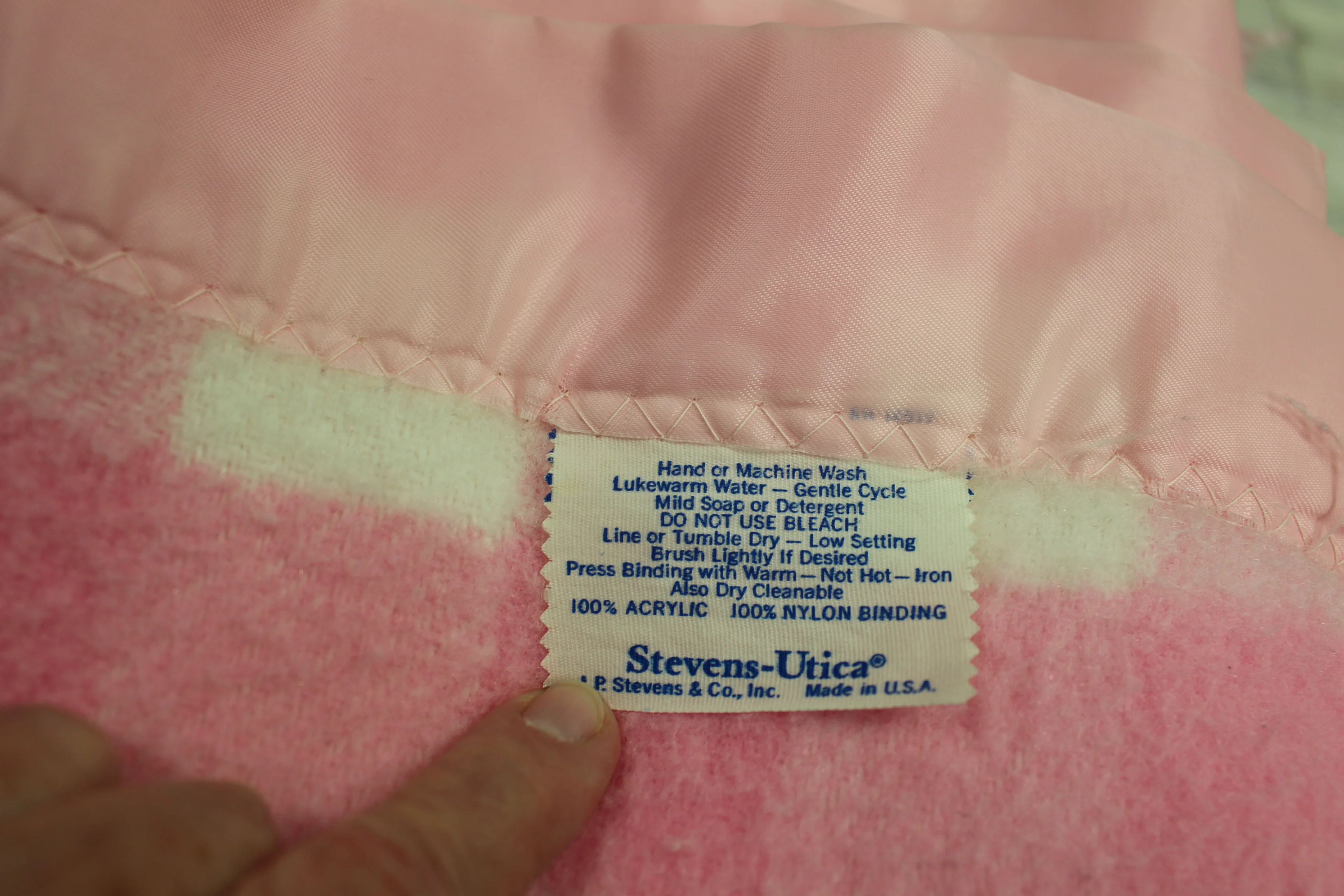 Vintage Stevens-Utica Pink Checked Blanket - 84" x 68" - Used - Image 4