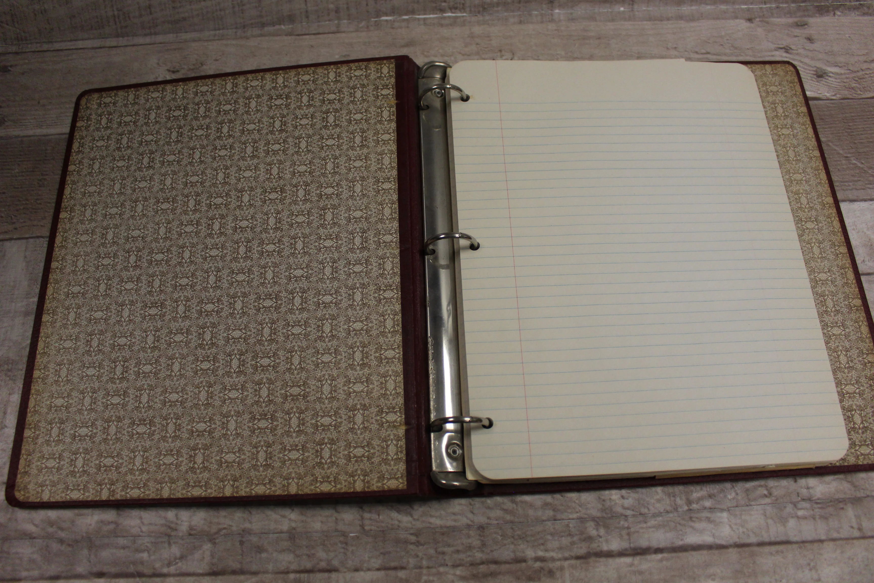 Vintage University of Dayton Universitas Daytonensis UD 3 Ring Binder -Red -Used - Image 4