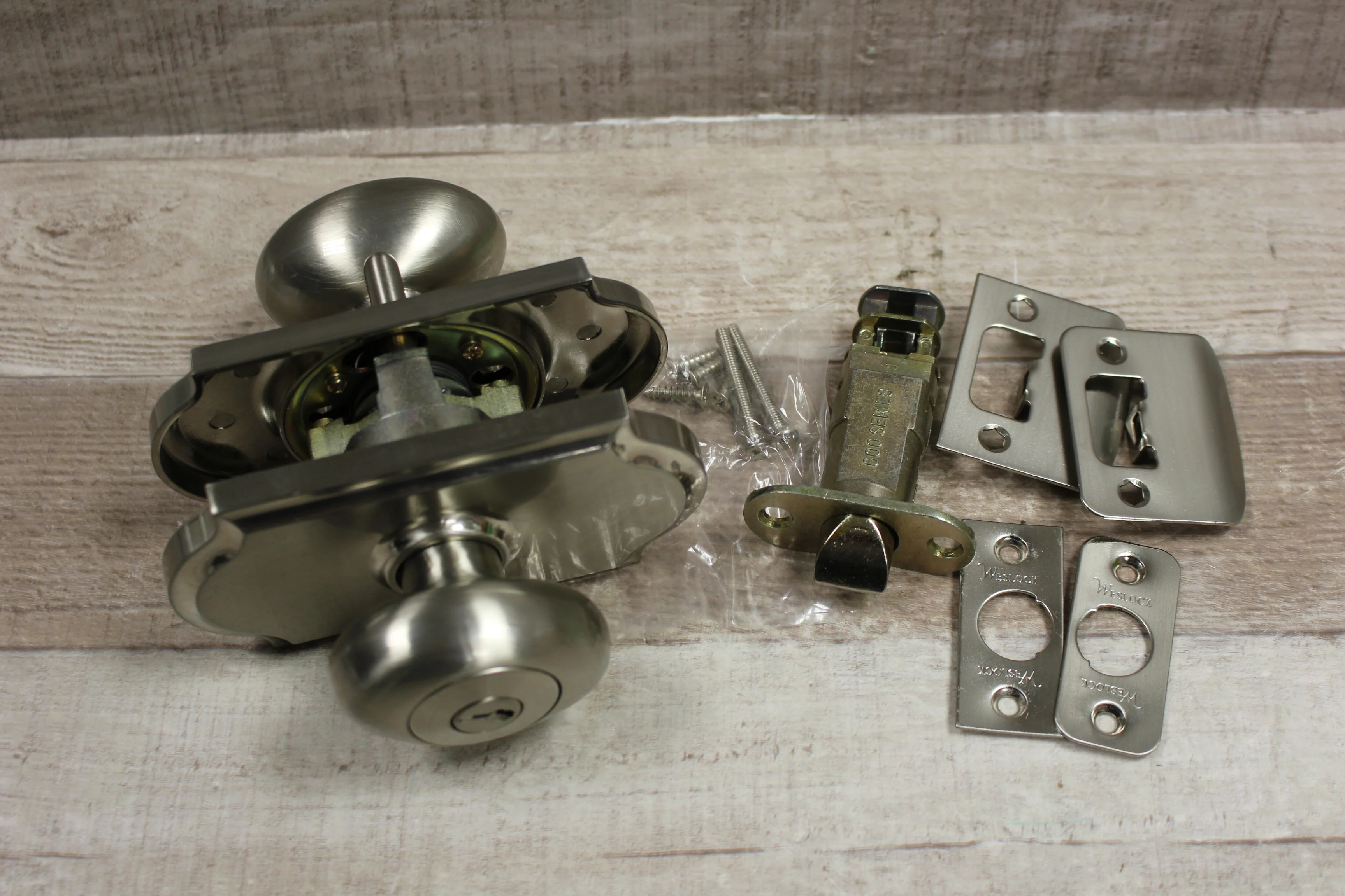 Weslock Keylock Entrance Lock 700 Series Julienne Knob Satin Nickel -New - Image 2