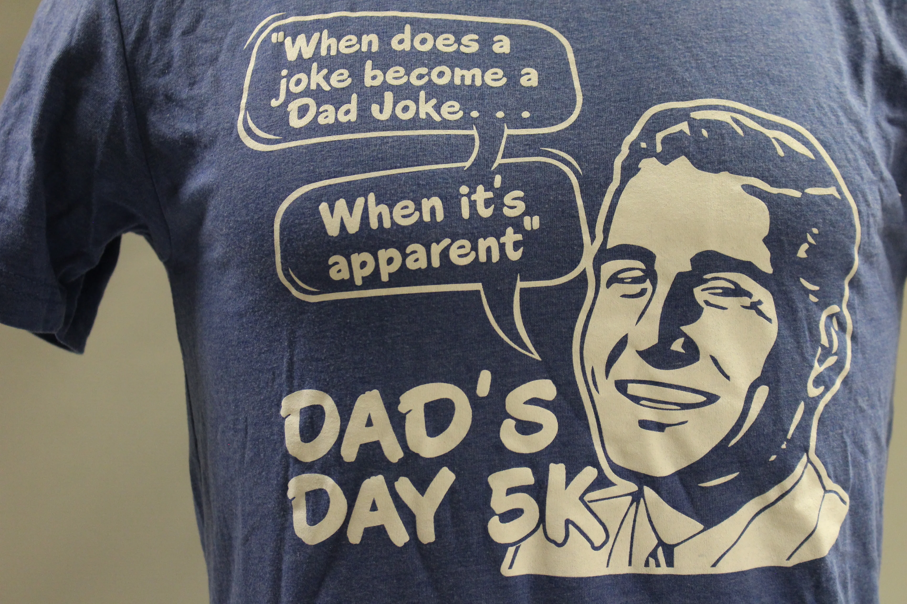 When does a joke become a Dad joke...When it's apparent - Dad's Day 5K T-Shirt - Image 2