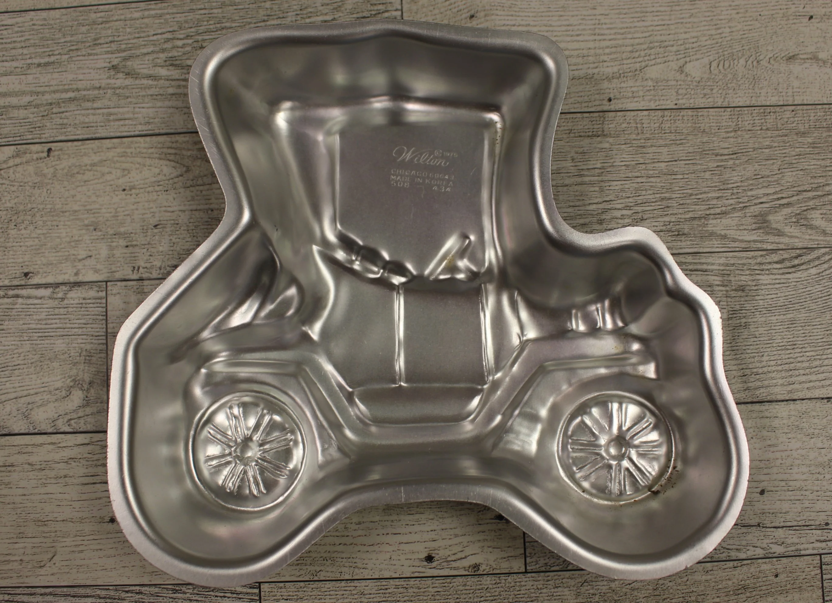 Wilton 1975 Cake Pan - Antique Old Time Car Model T - 508-434 - Image 2
