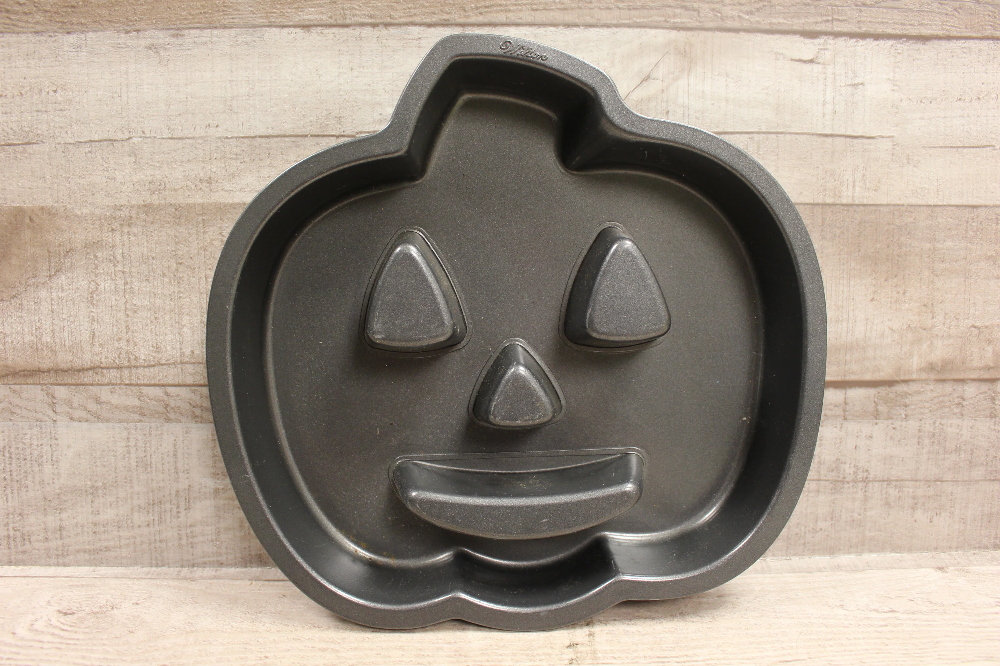 Wilton Pumpkin Shaped Cake Mold Cake Pan -Used